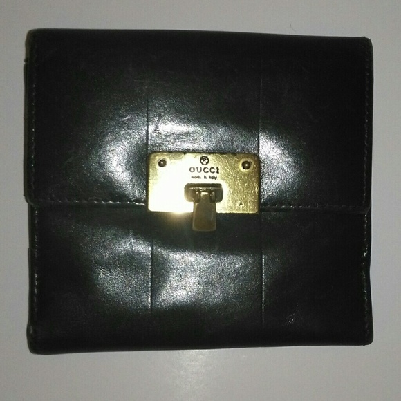 Gucci Handbags - Vintage Gucci bifold plain black leather wallet
